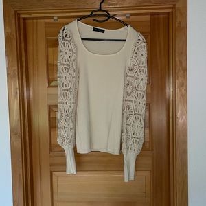 Women’s crochet sleeve ribbed sweater. Size L